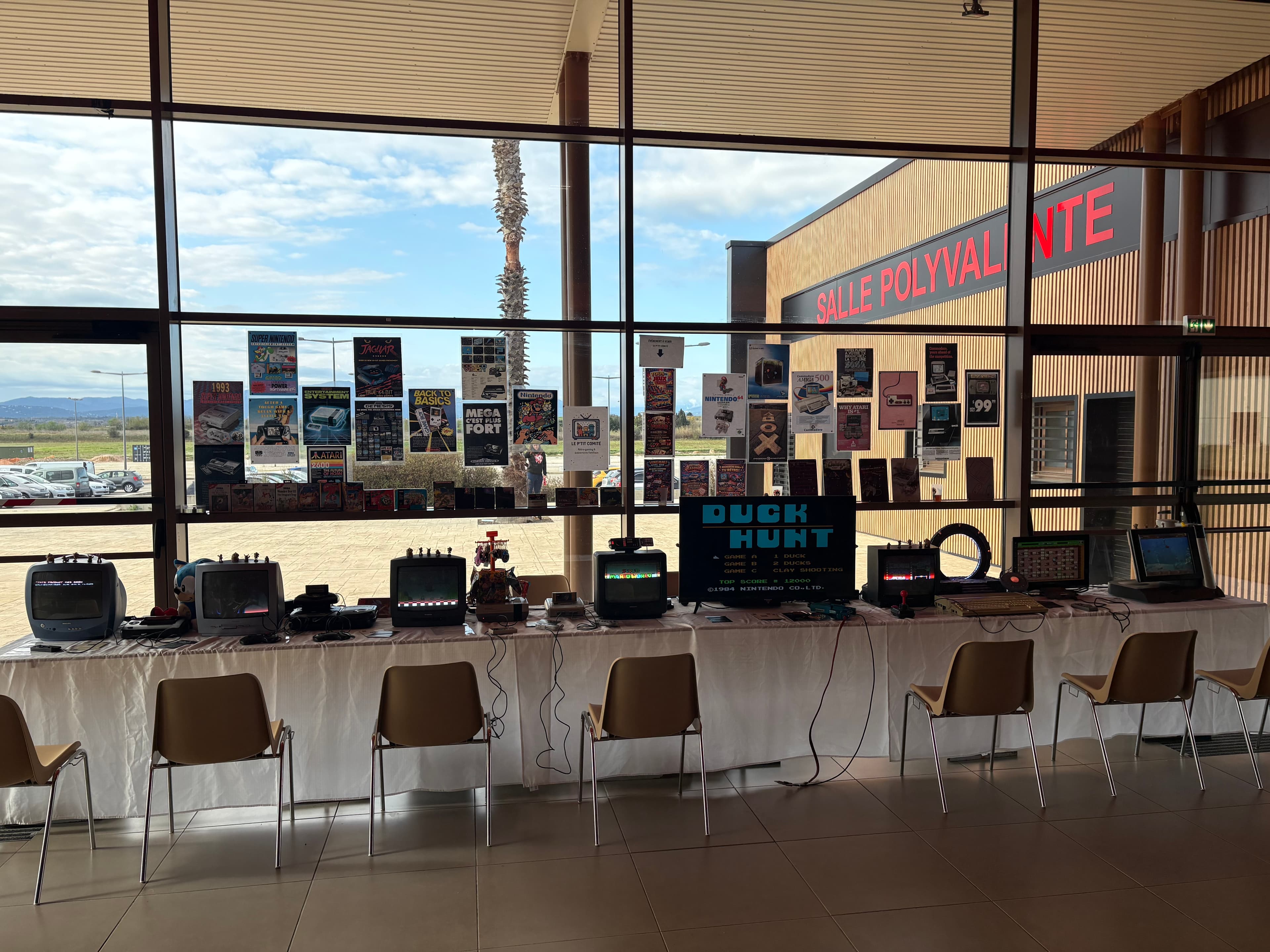 Le P'tit Comité au stand rétro gaming de la convention Aka To Kin 2026