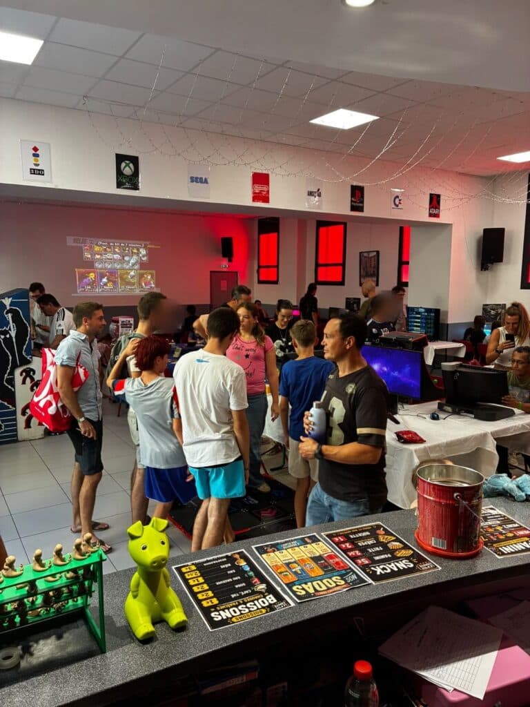Salle des fêtes de Vingrau pleine pendant le festival Vingrau Level One 2026